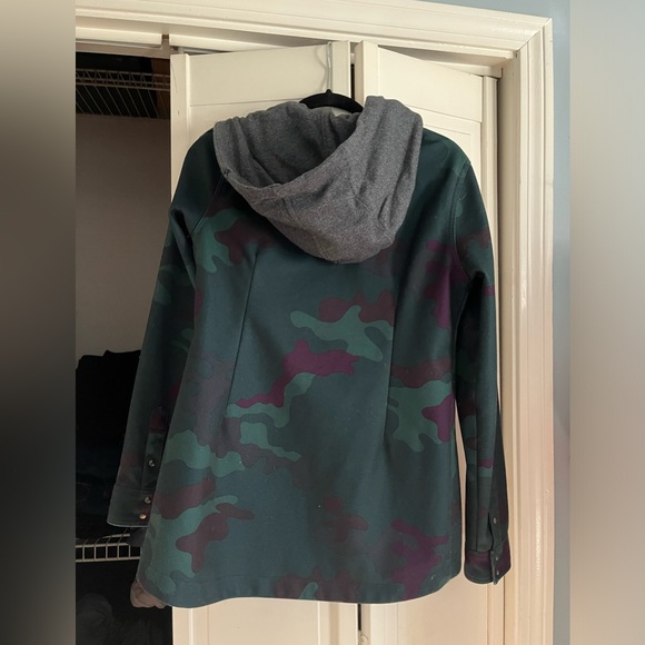 Women’s volcom camo snowboarding jacket - Picture 4 of 7